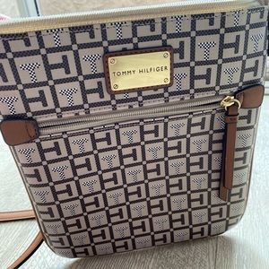 ✨Tommy Hilfiger Women’s bag✨